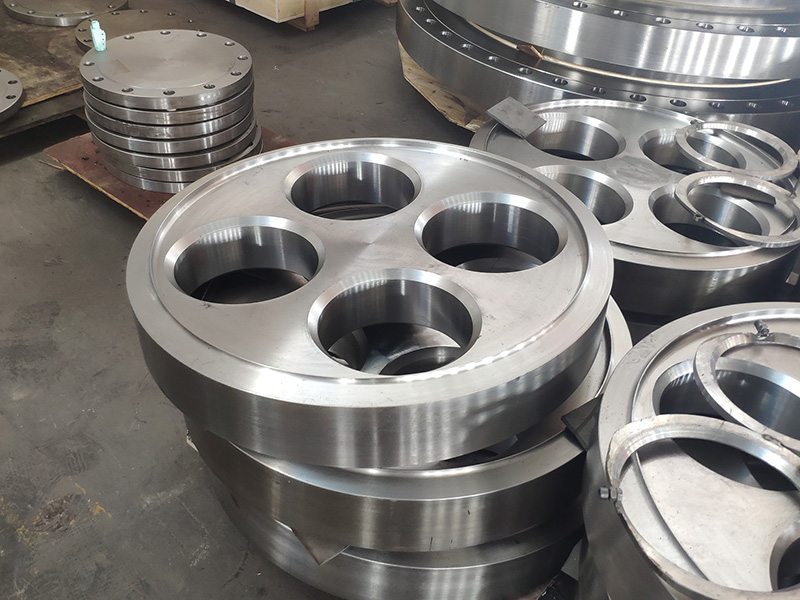 304法蘭和碳鋼法蘭的區(qū)別是什么？